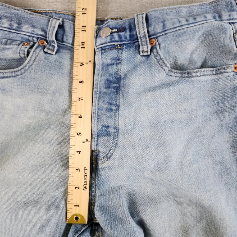 Levis 501 Original Fit Jeans Men 32x33 Light Wash Blue Denim Button Fly Straight